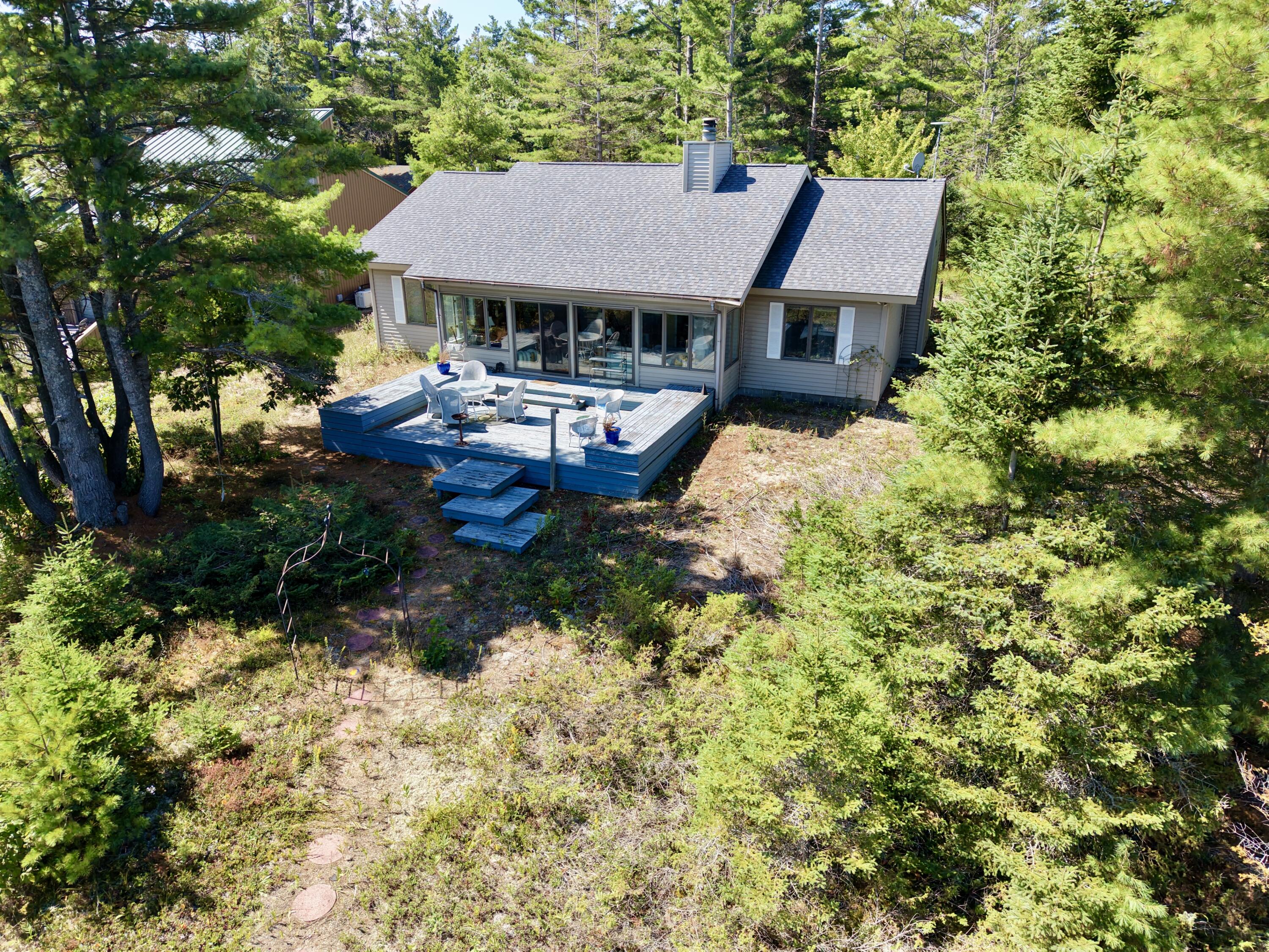 3332 Edgewater Drive