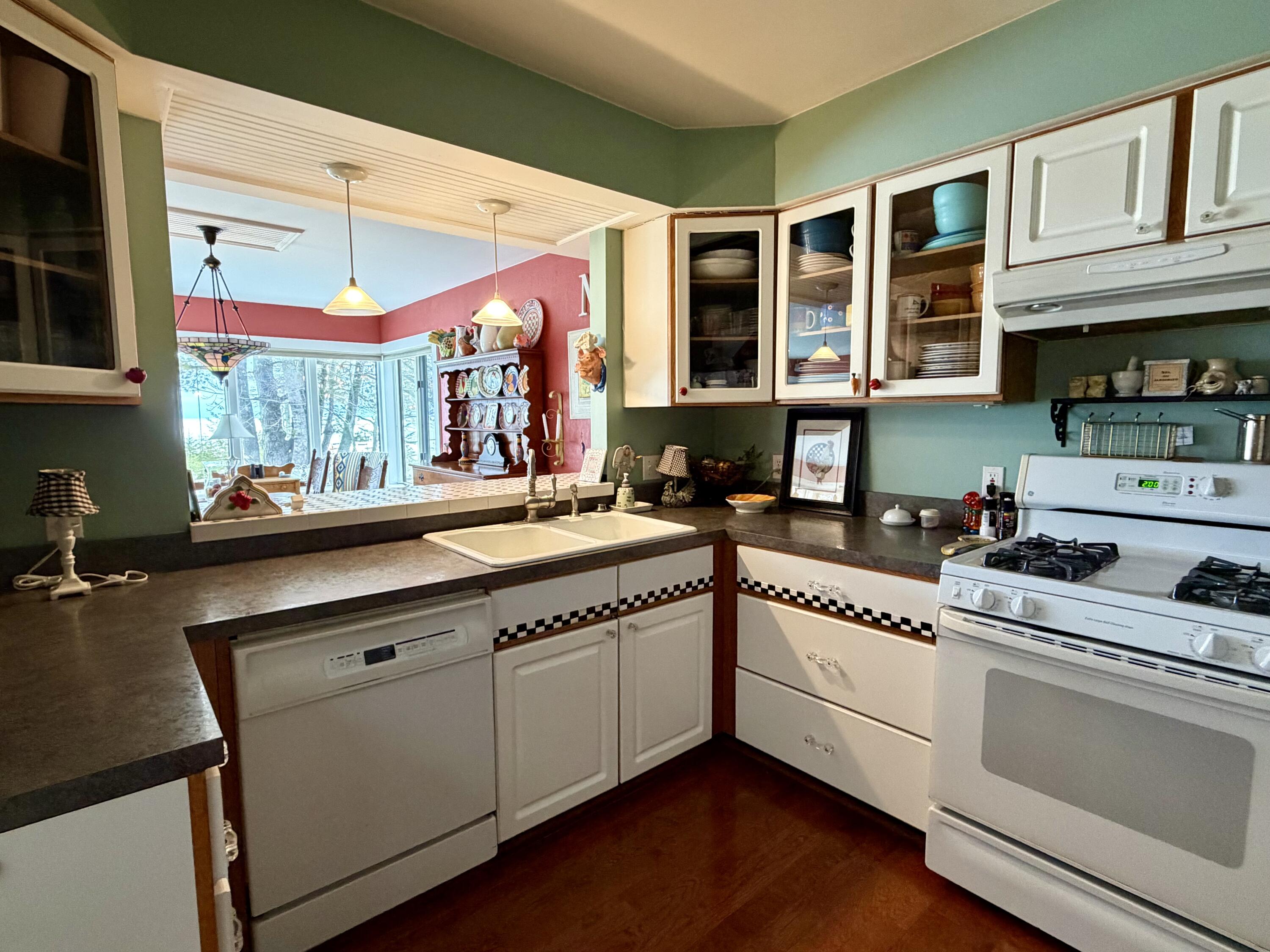 3332 Edgewater Drive