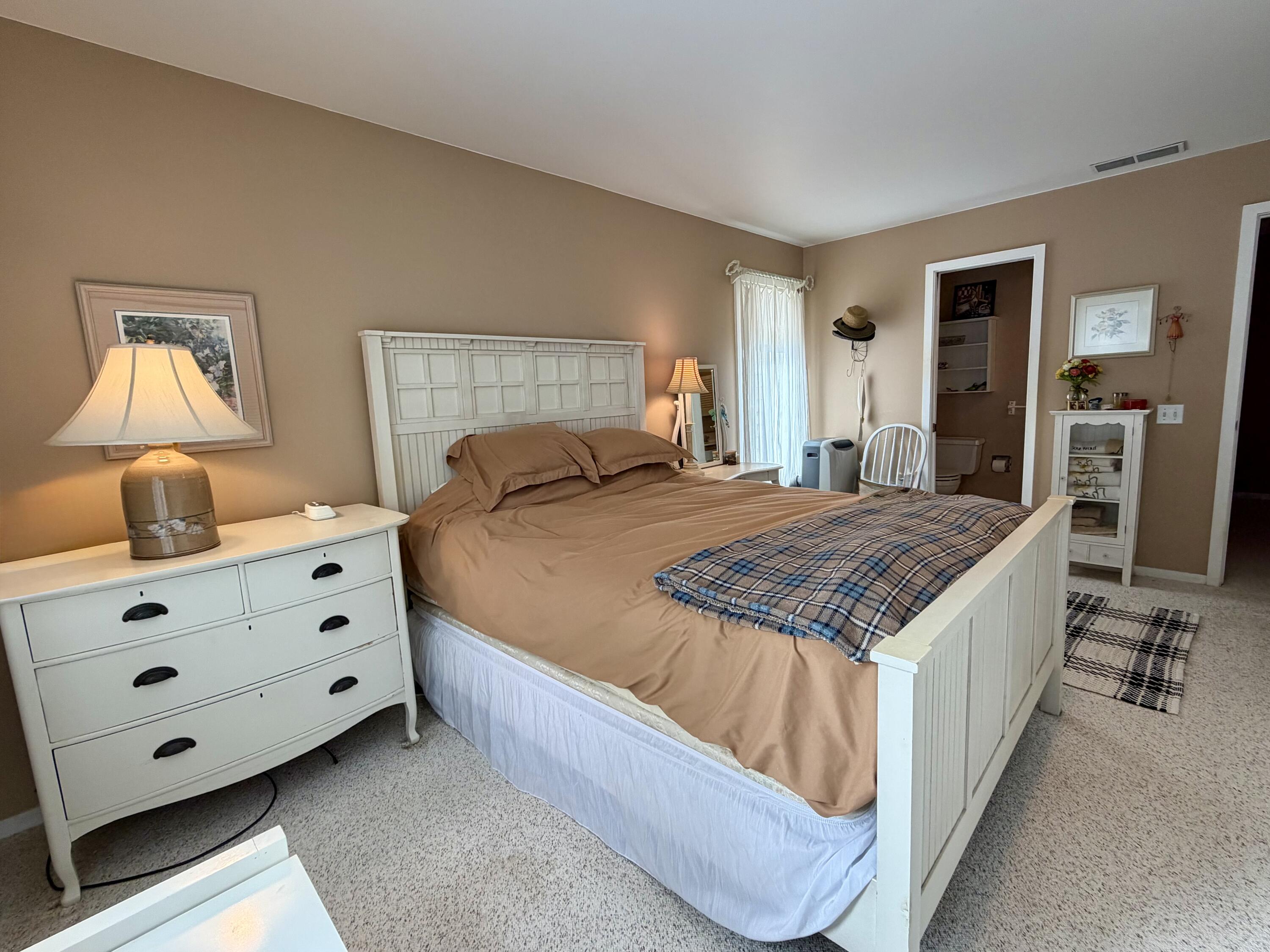 3332 Edgewater Drive