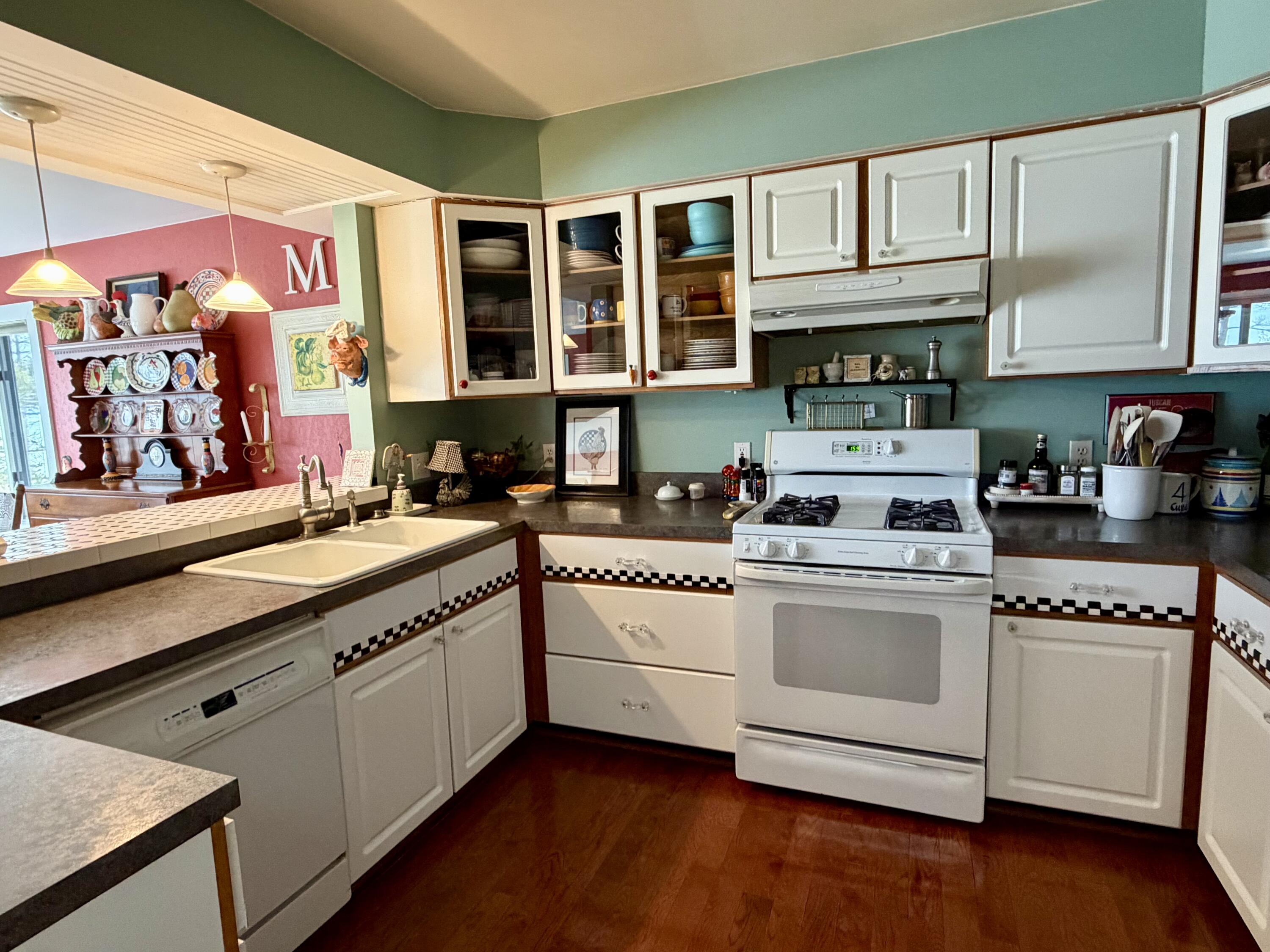 3332 Edgewater Drive