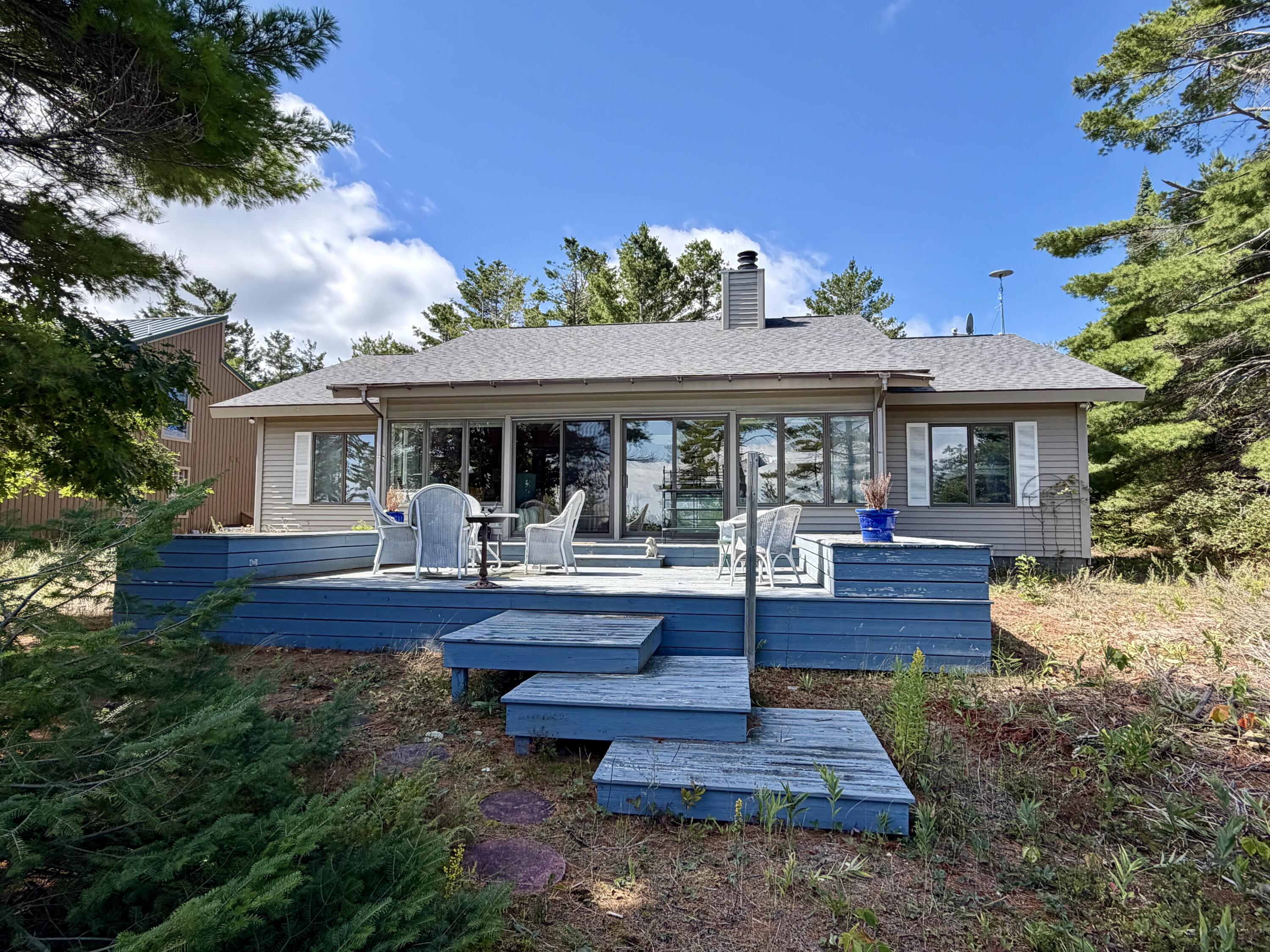 3332 Edgewater Drive