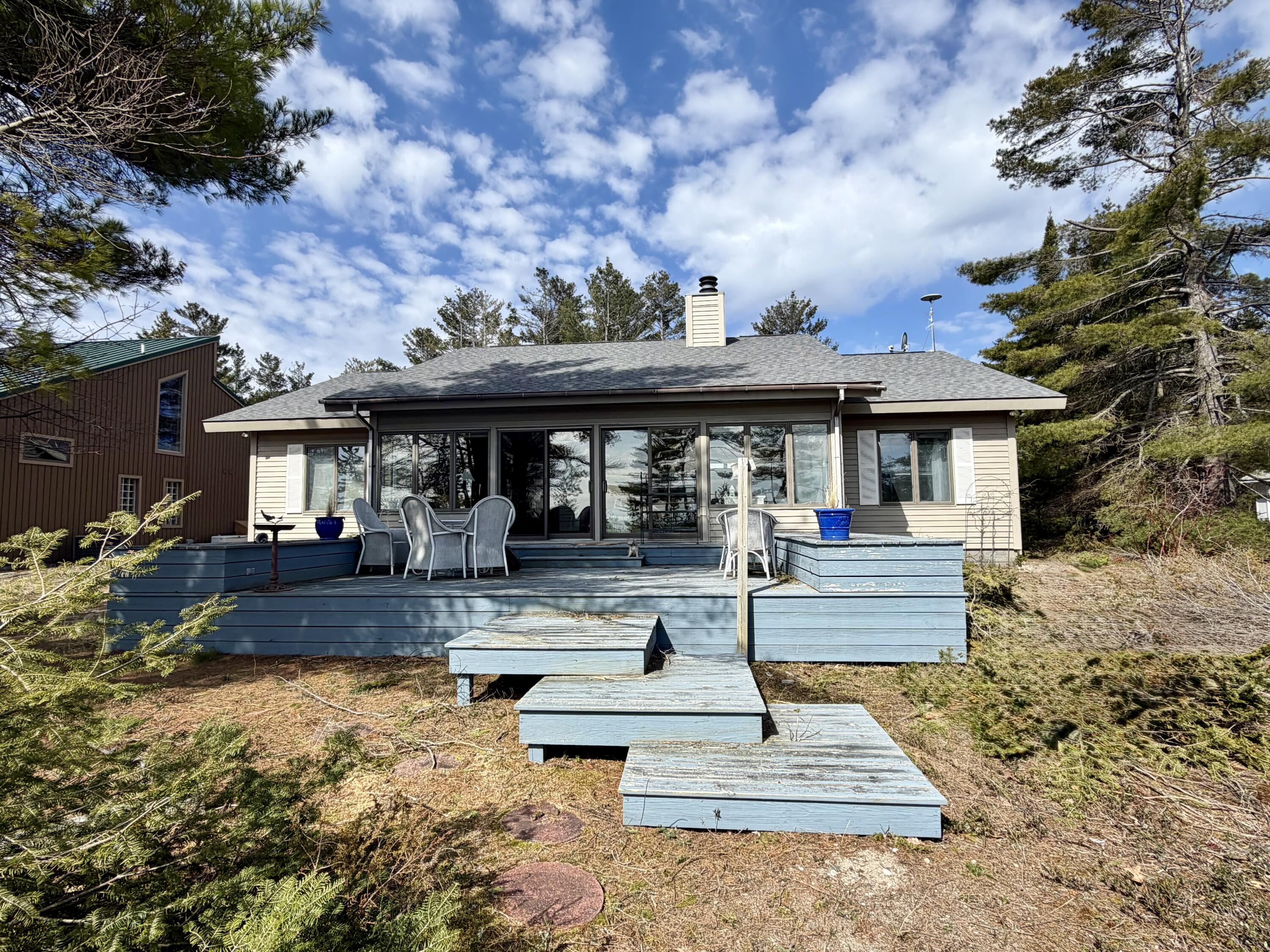 3332 Edgewater Drive