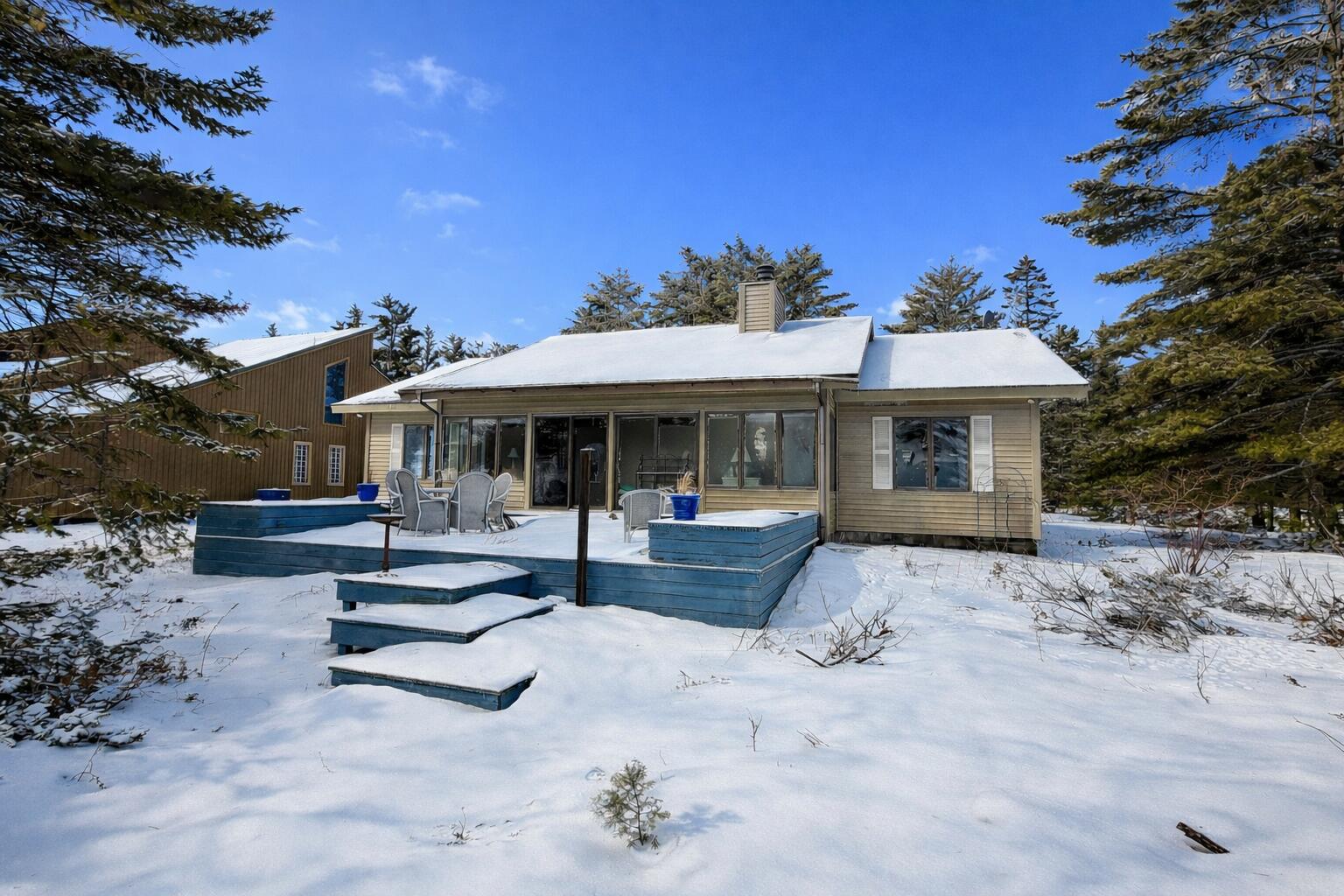 3332 Edgewater Drive