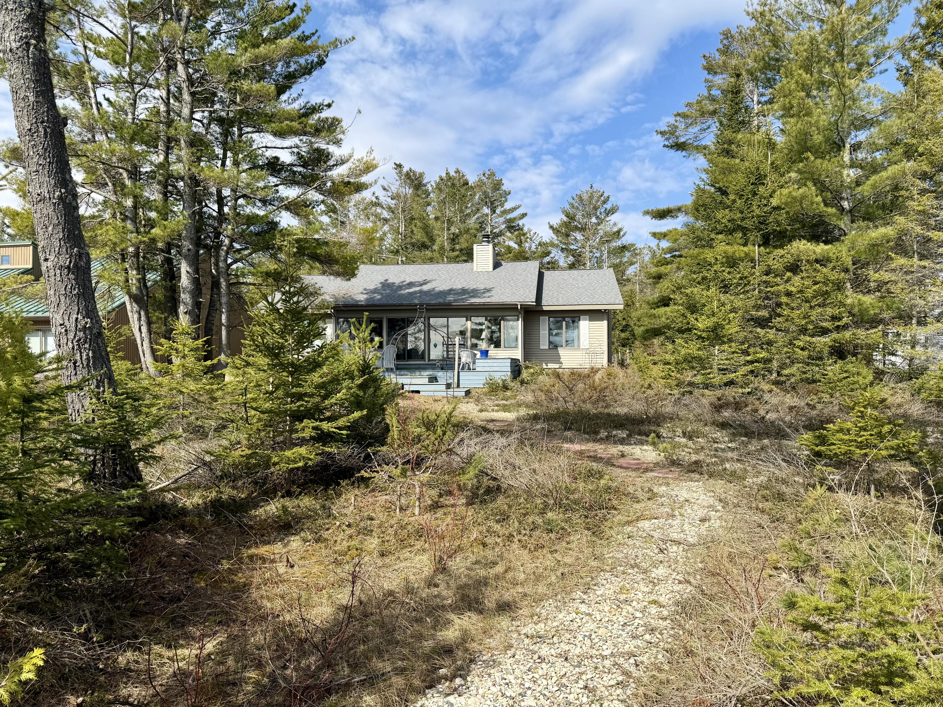 3332 Edgewater Drive