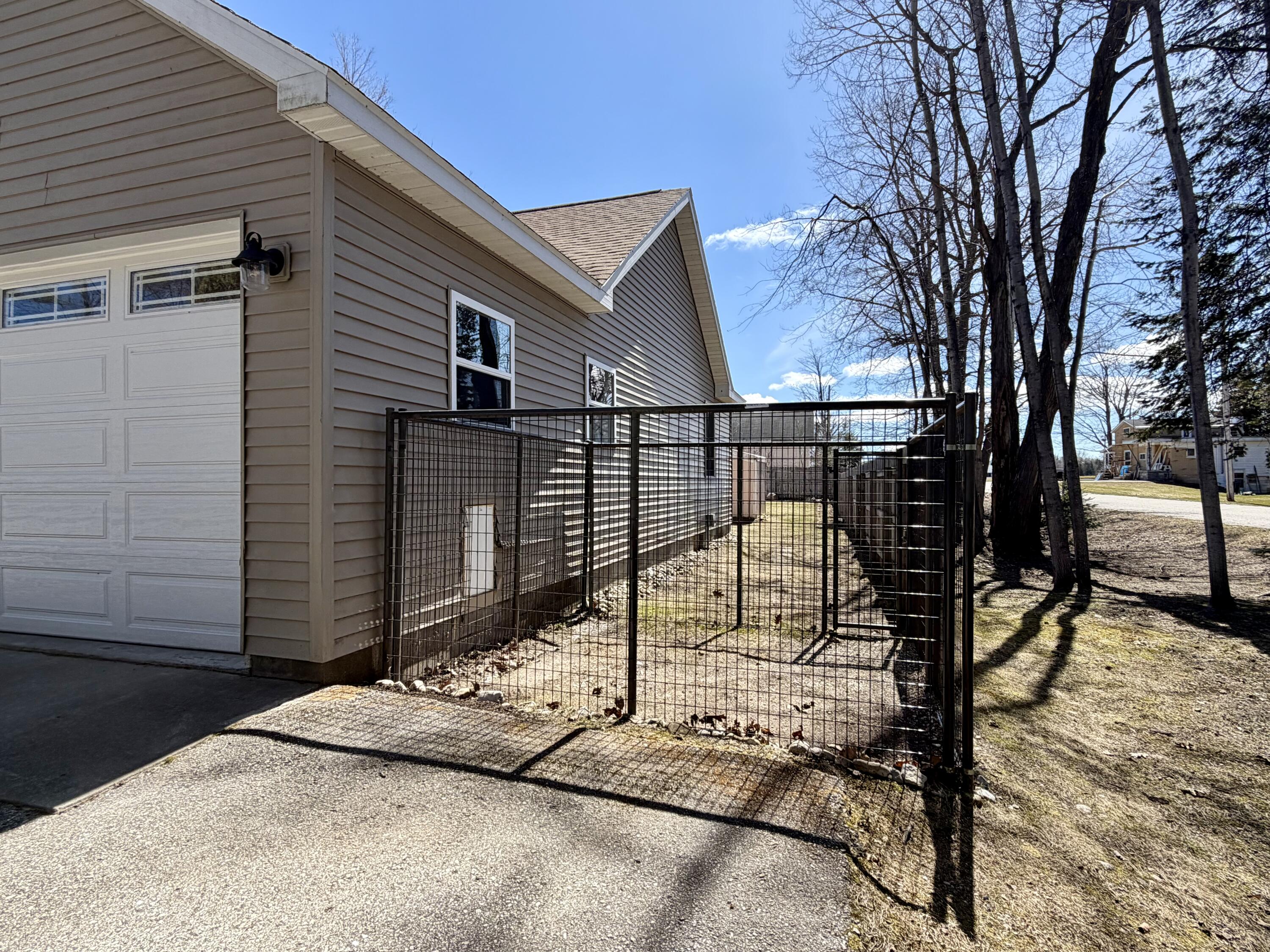 415 W Etherington Street