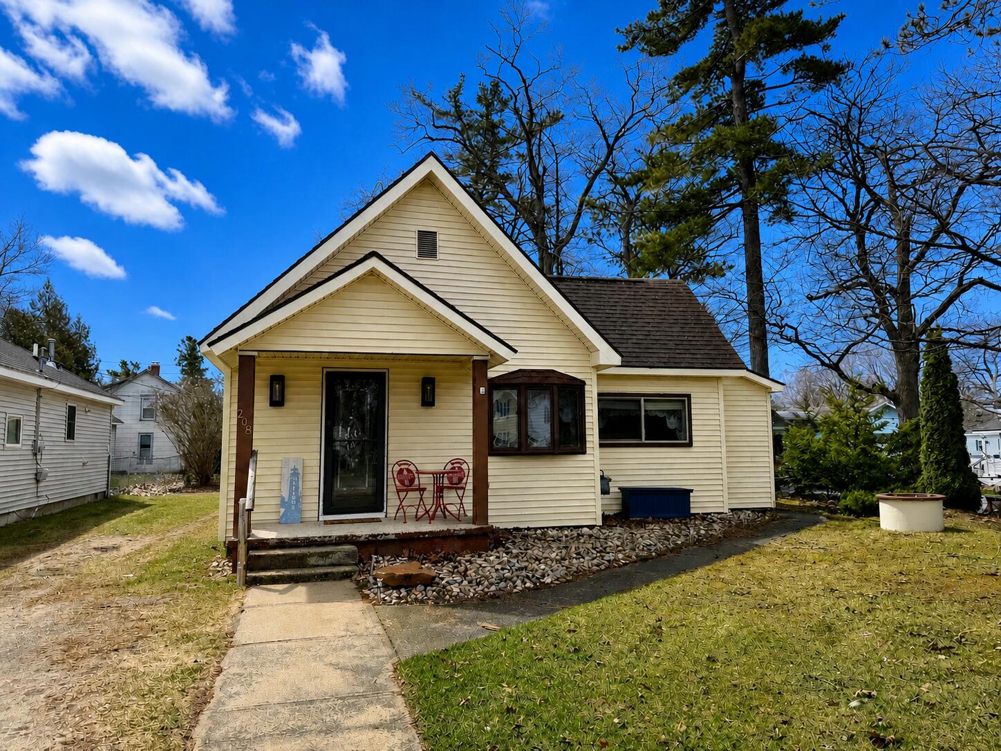 208 E Jamet Street