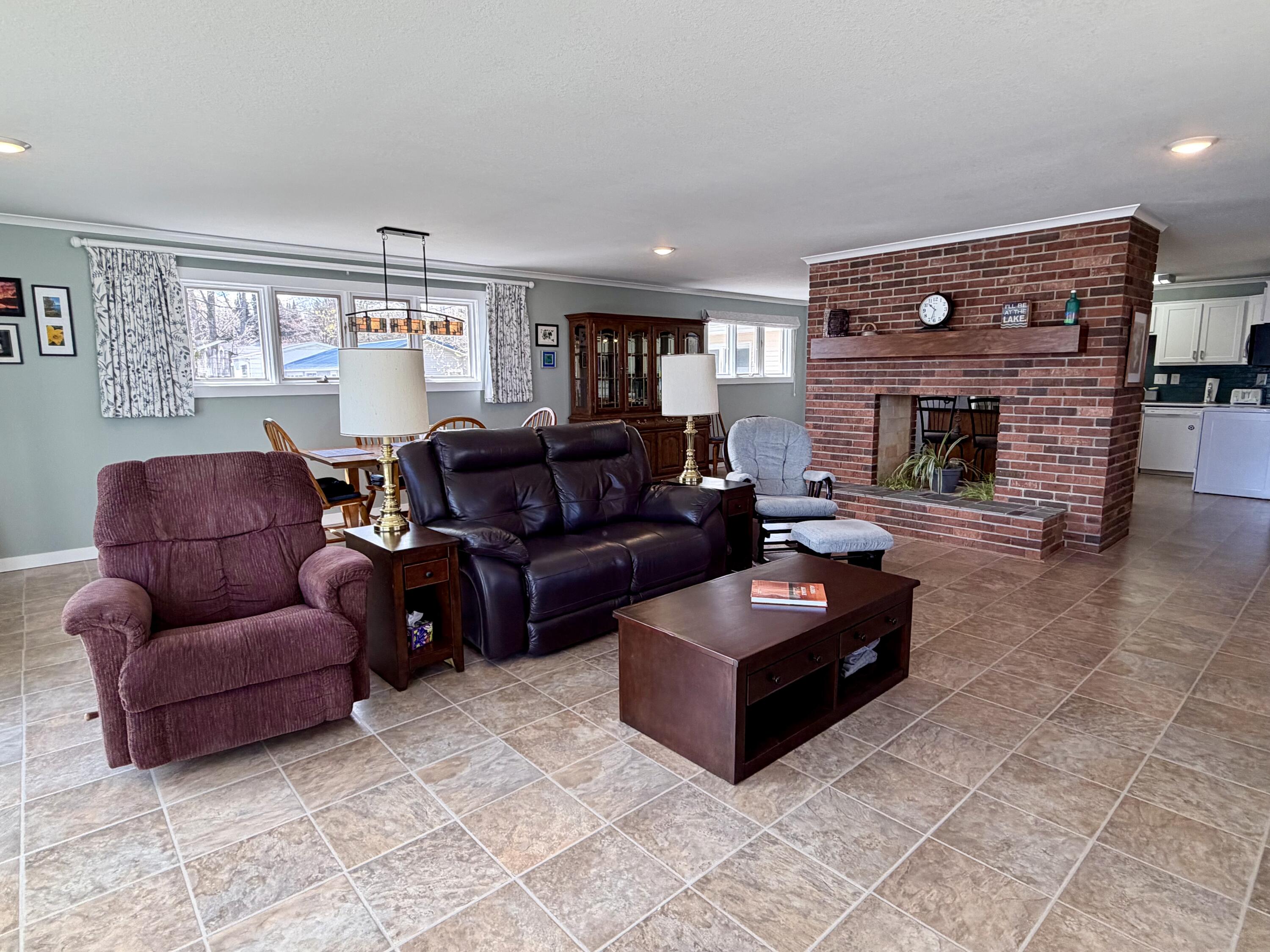 4616 Hiawatha Drive