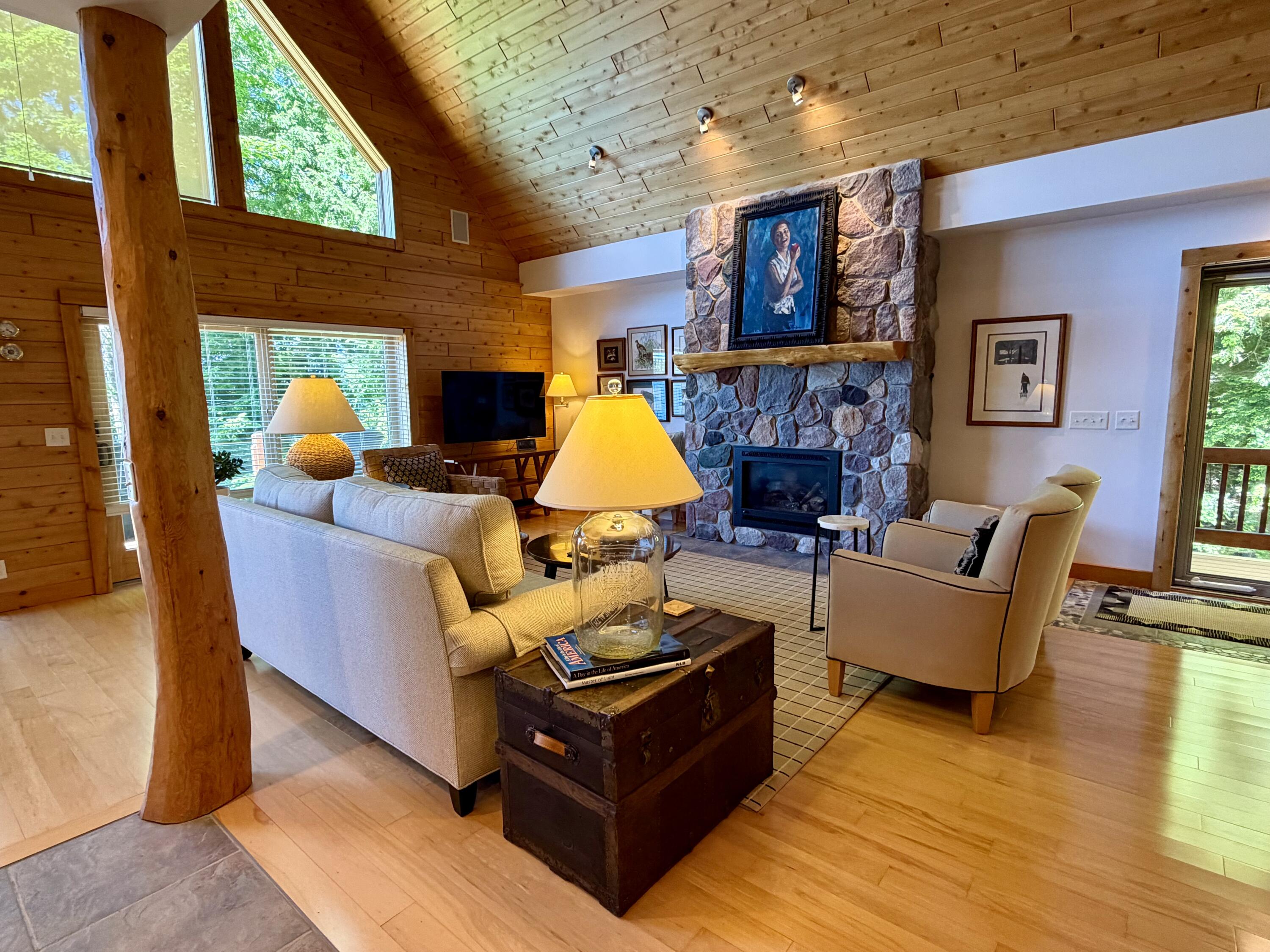 4482 Norway Trail