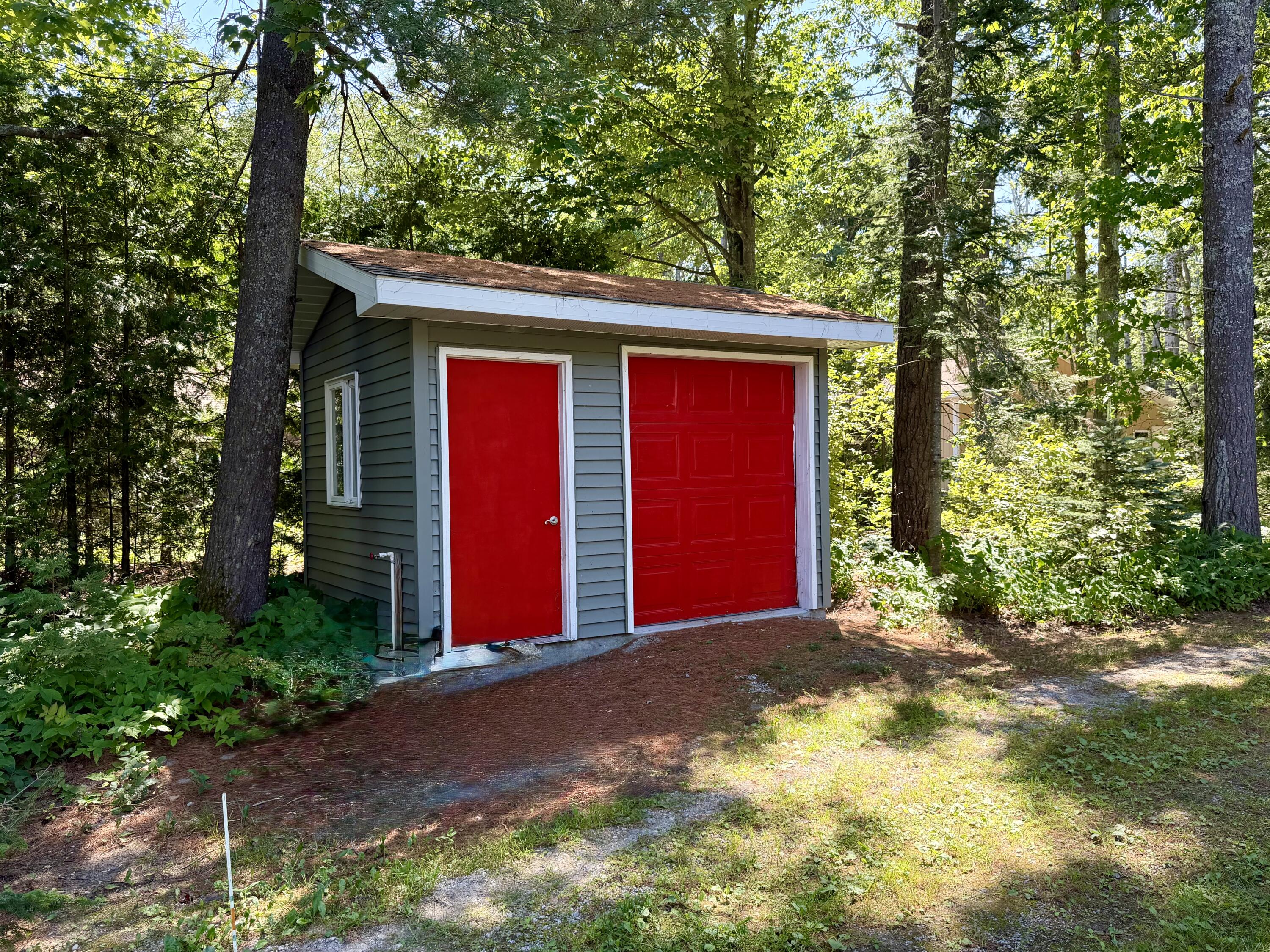 18439 Iroquois Lane