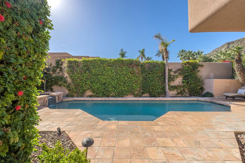 76895 Avenida Fernando