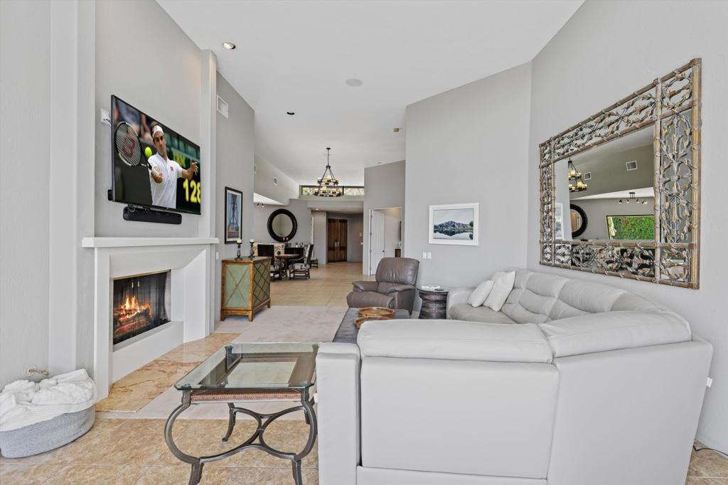 76895 Avenida Fernando