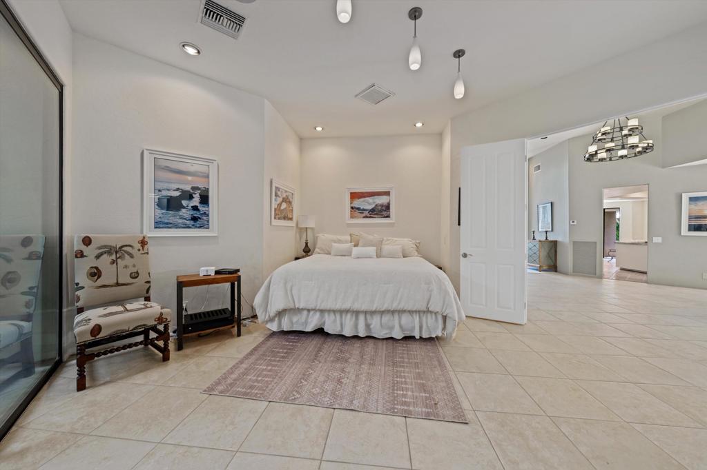 76895 Avenida Fernando