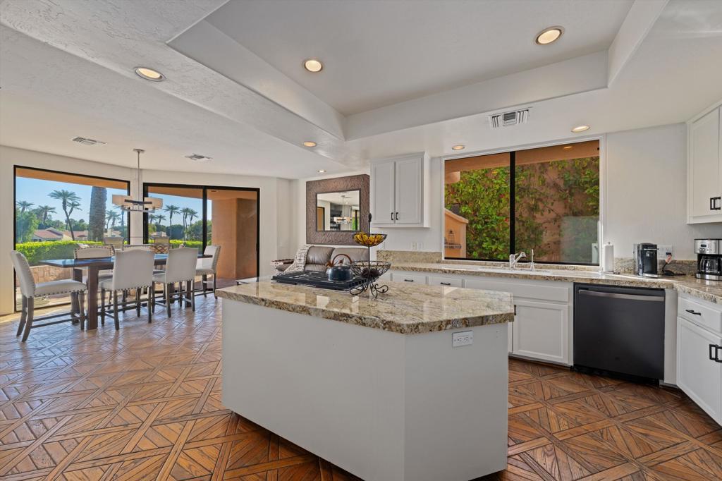 76895 Avenida Fernando