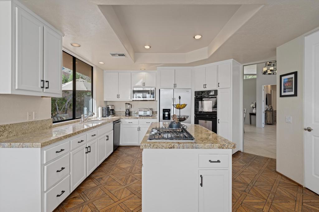 76895 Avenida Fernando