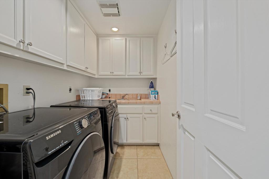 76895 Avenida Fernando