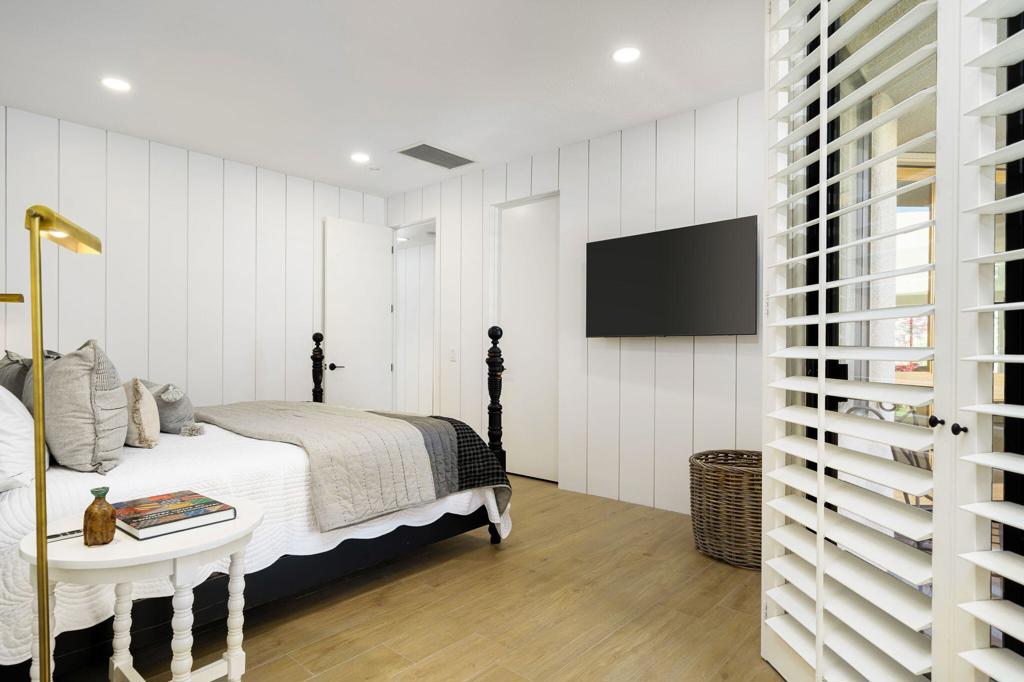 76970 Avenida Fernando