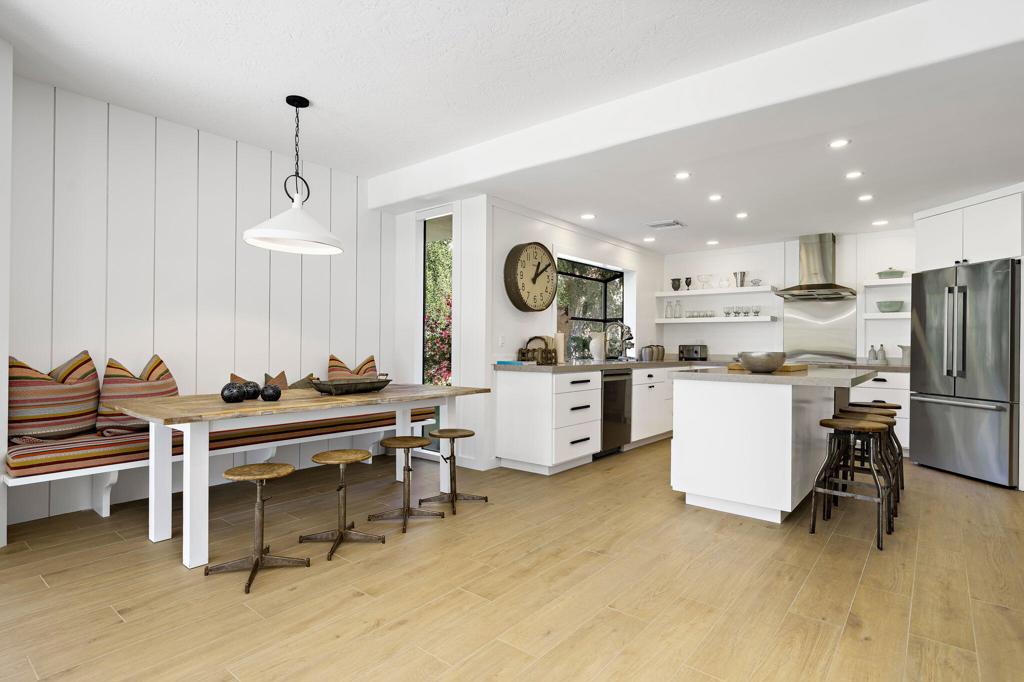 76970 Avenida Fernando