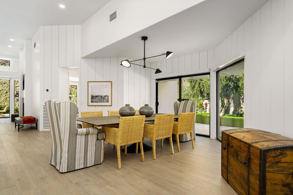 76970 Avenida Fernando