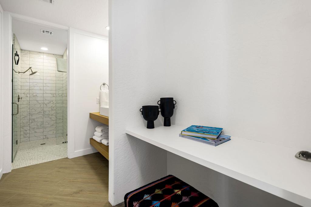 76970 Avenida Fernando