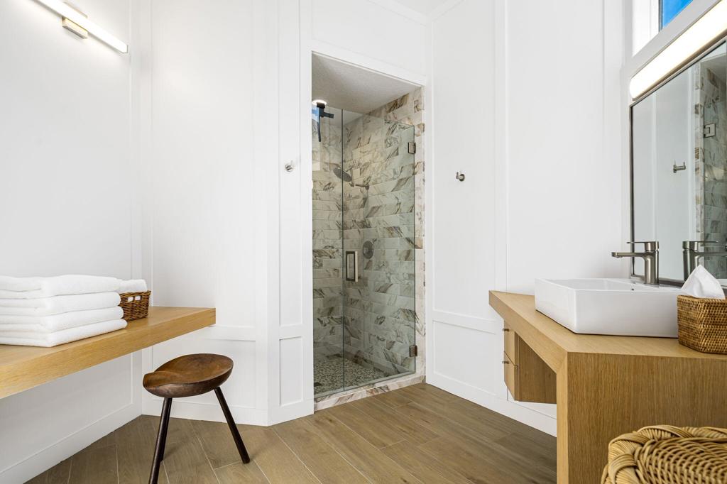 76970 Avenida Fernando