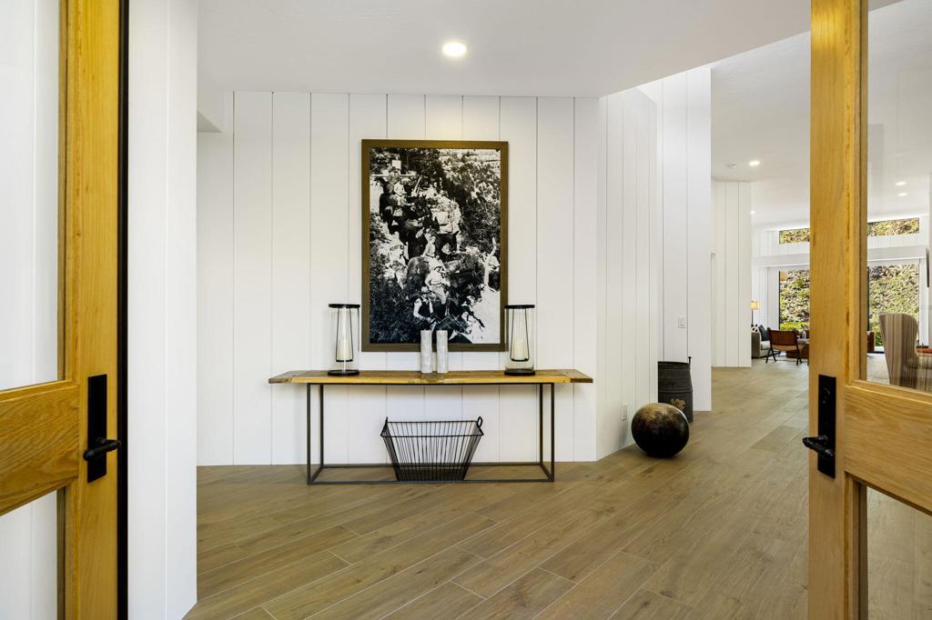 76970 Avenida Fernando