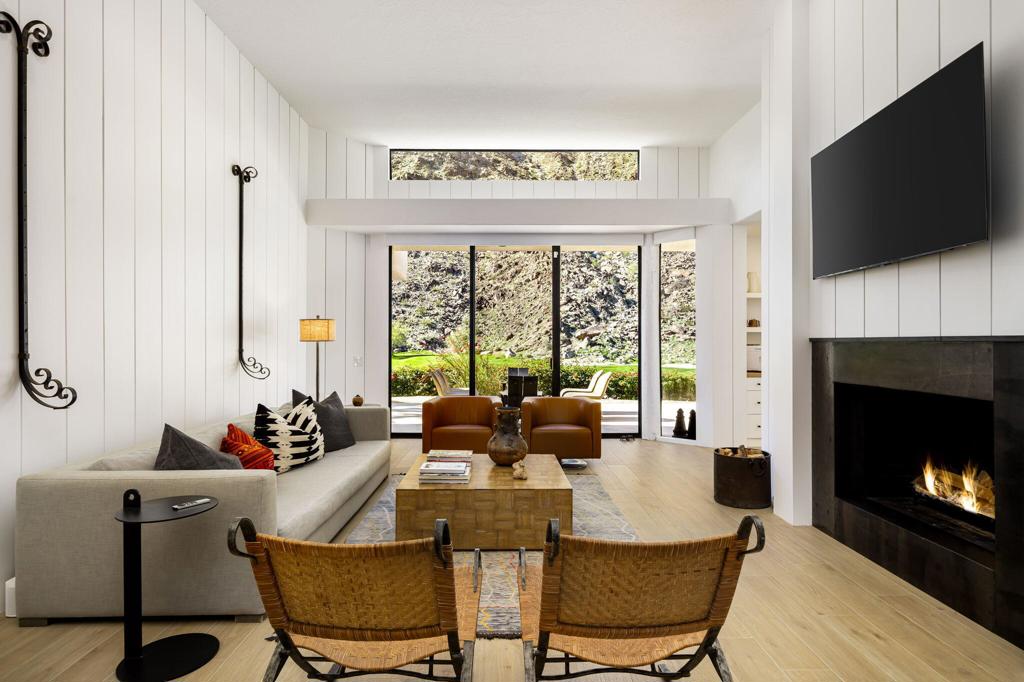 76970 Avenida Fernando