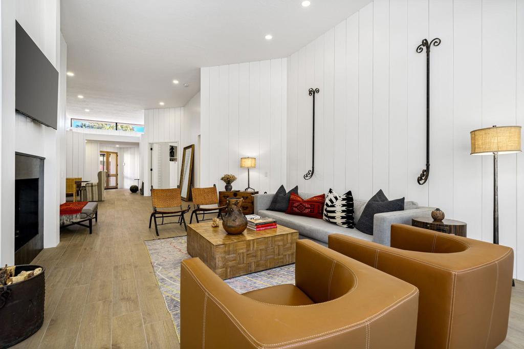 76970 Avenida Fernando