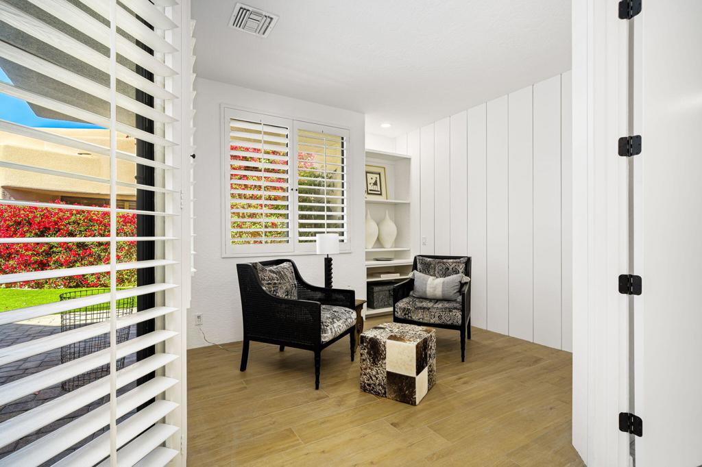 76970 Avenida Fernando