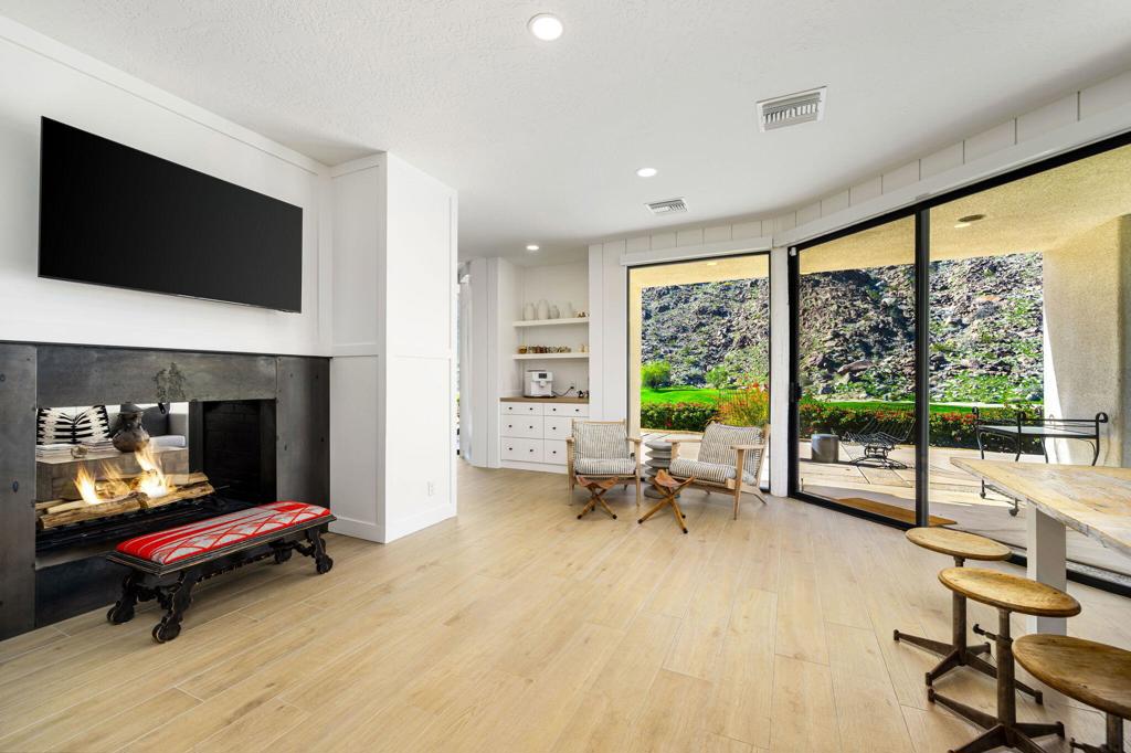 76970 Avenida Fernando