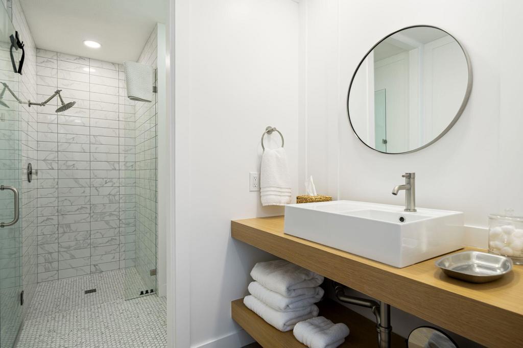 76970 Avenida Fernando