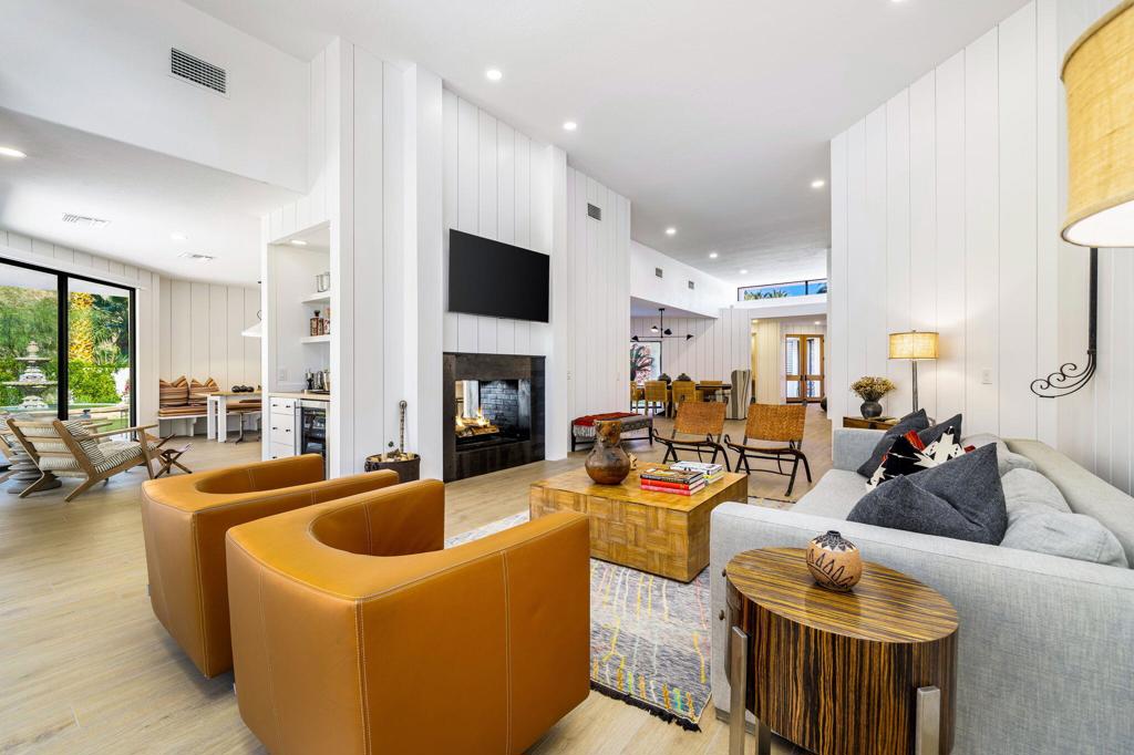 76970 Avenida Fernando