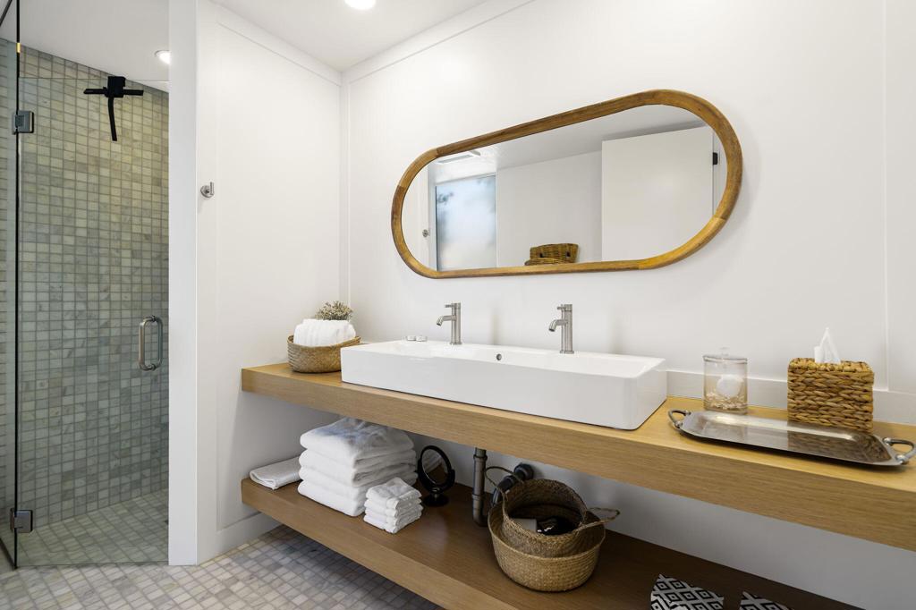 76970 Avenida Fernando