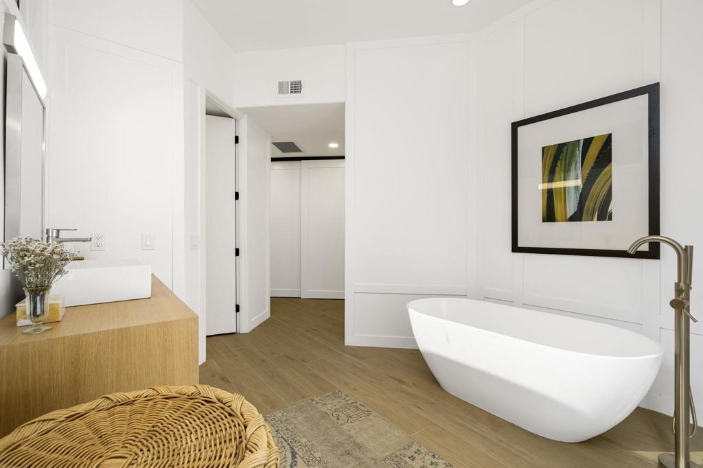 76970 Avenida Fernando