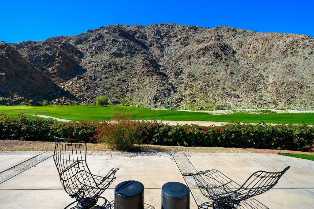 76970 Avenida Fernando