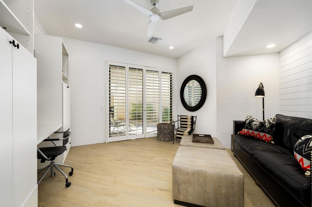 76970 Avenida Fernando