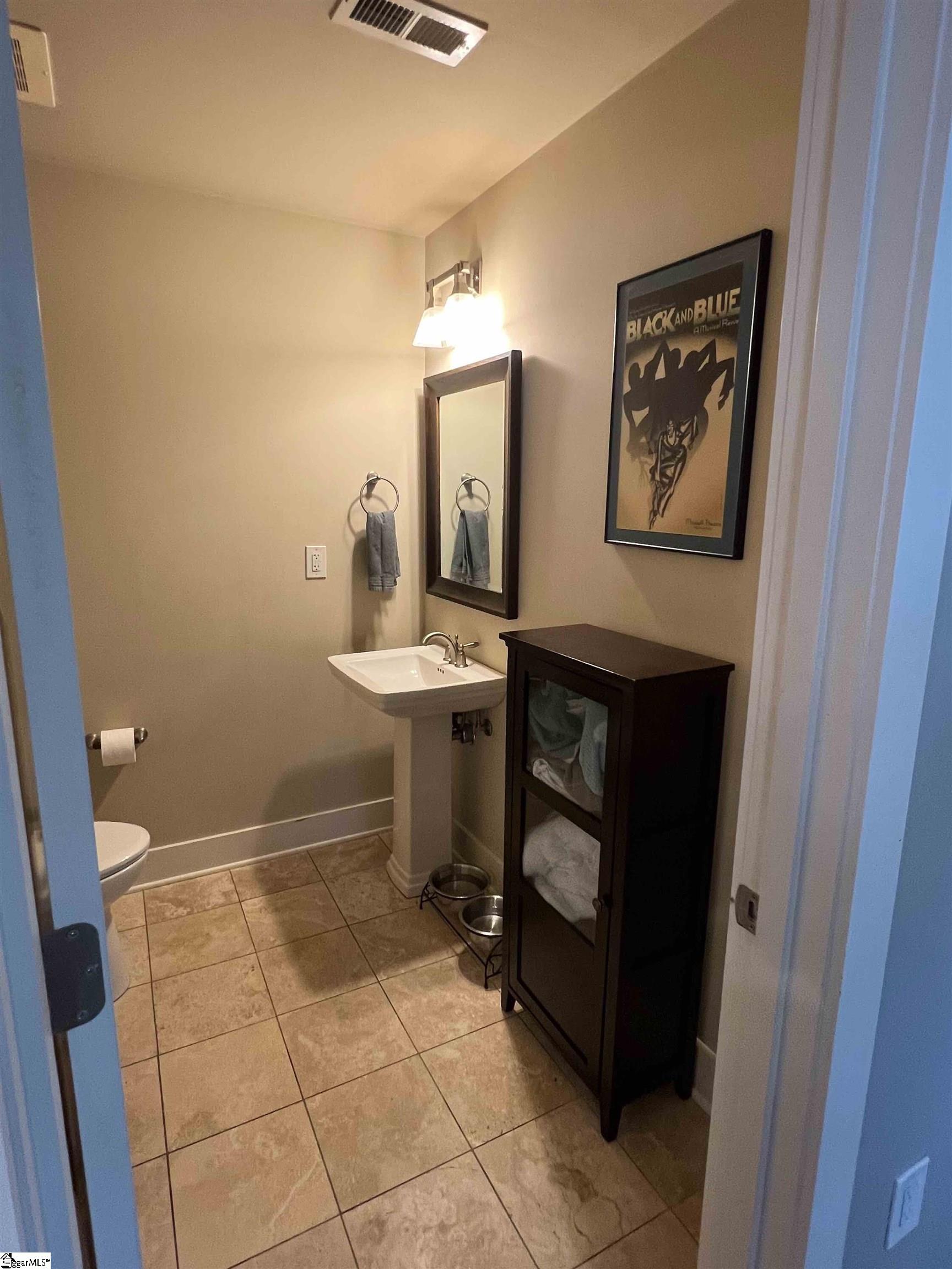 325 Hampton Avenue Unit 107 Unit: Unit #107
