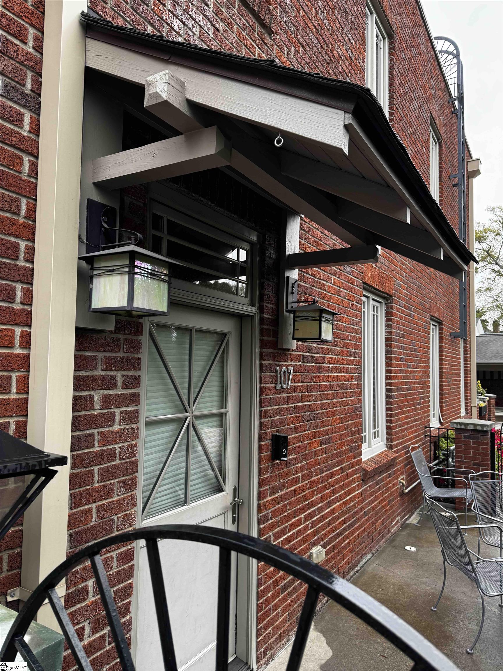 325 Hampton Avenue Unit 107 Unit: Unit #107