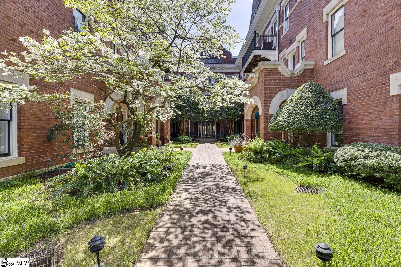 400 E Washington Street Unit 26