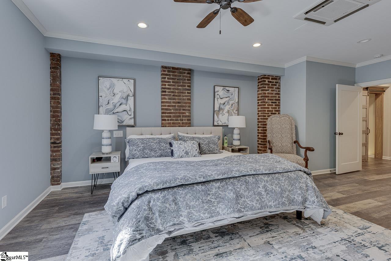 400 E Washington Street Unit 26