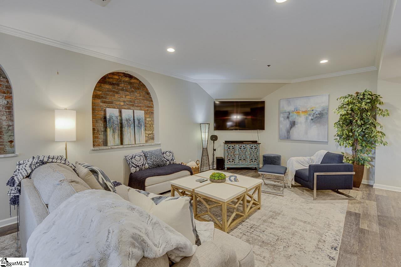 400 E Washington Street Unit 26