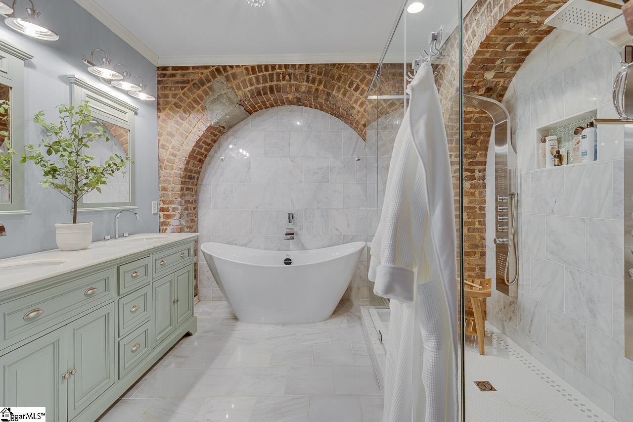 400 E Washington Street Unit 26