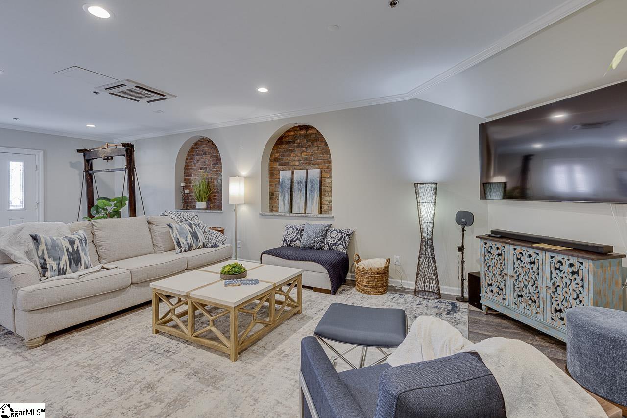 400 E Washington Street Unit 26