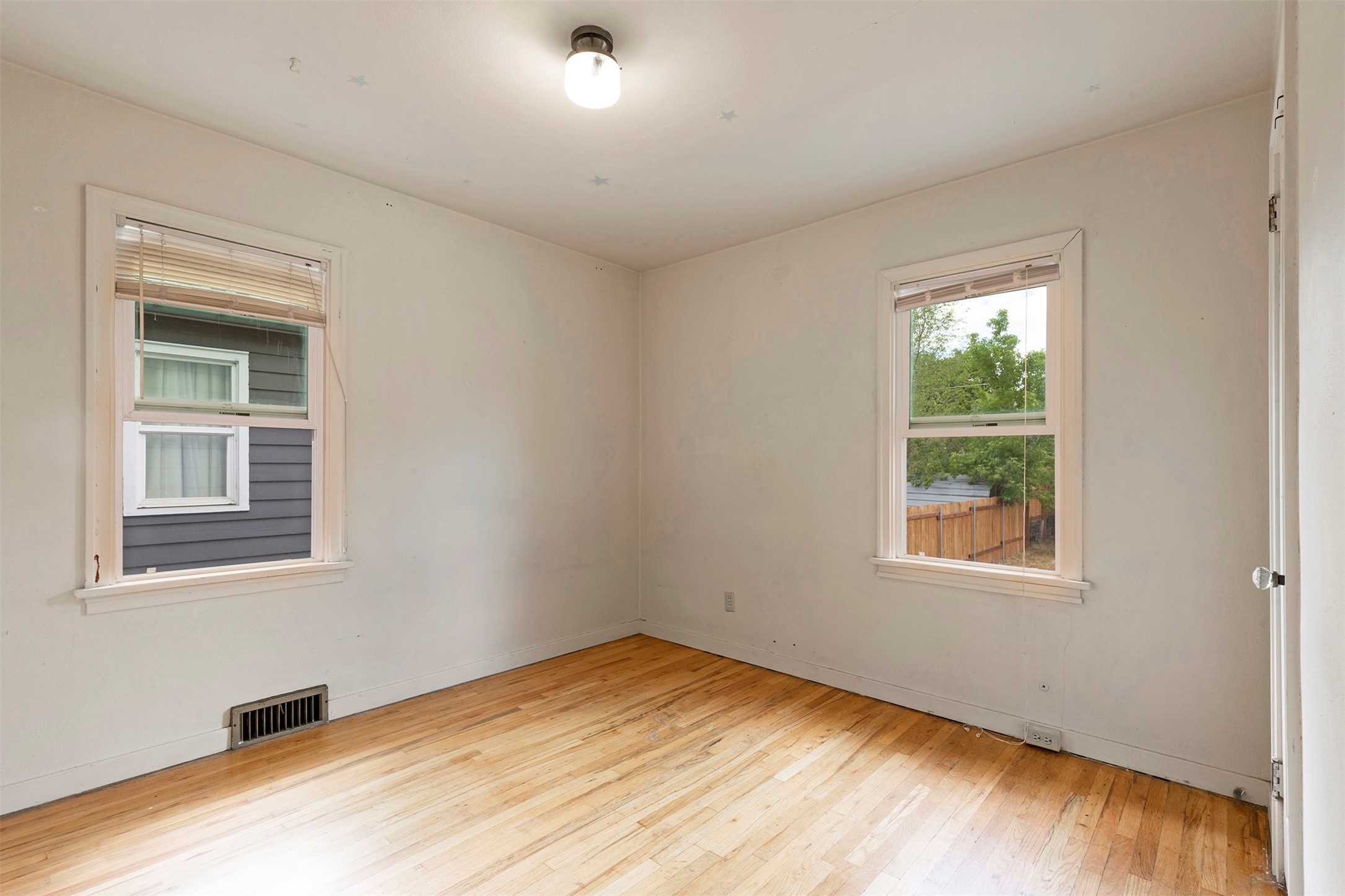 120 South Avenue E