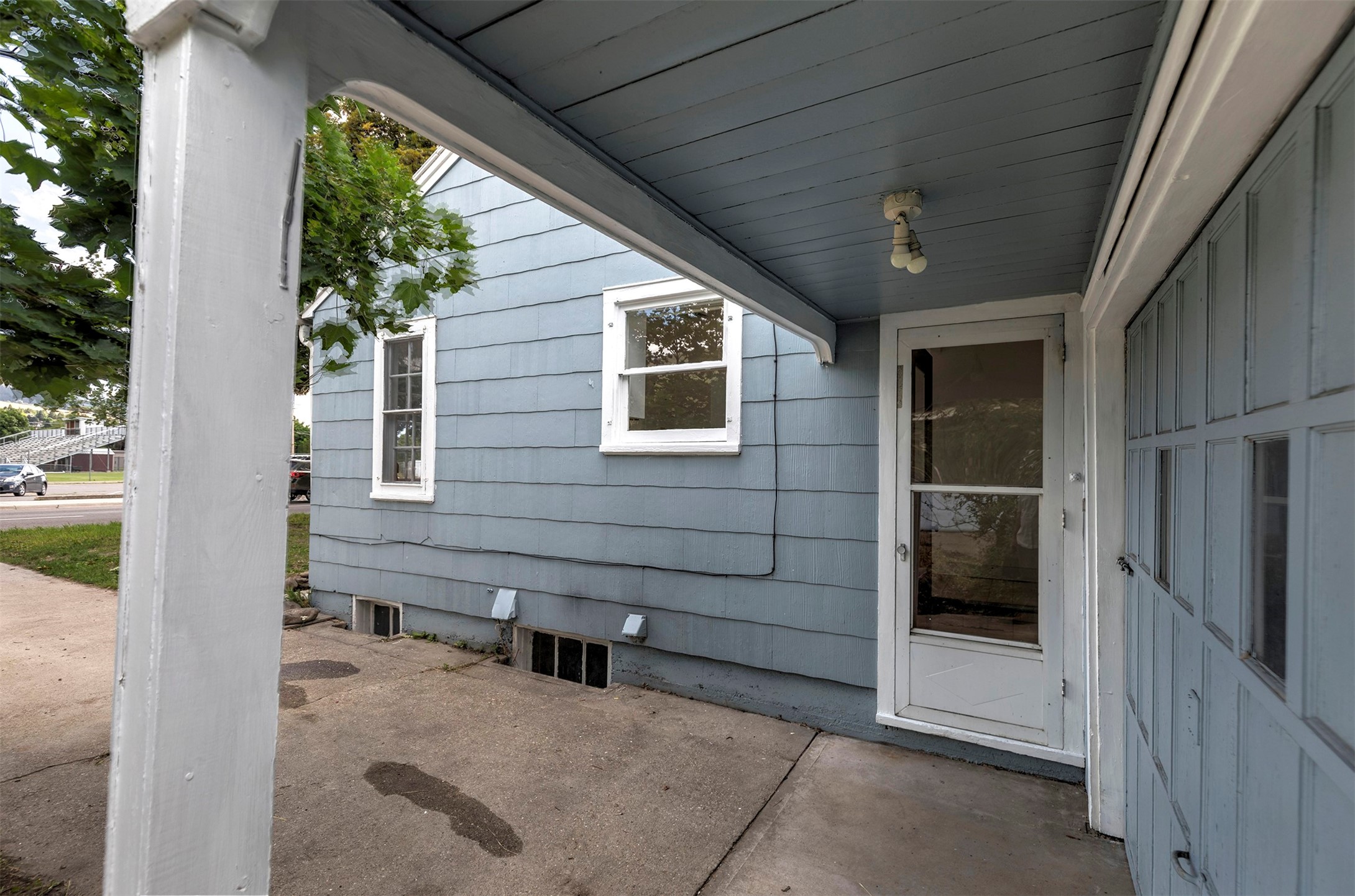120 South Avenue E