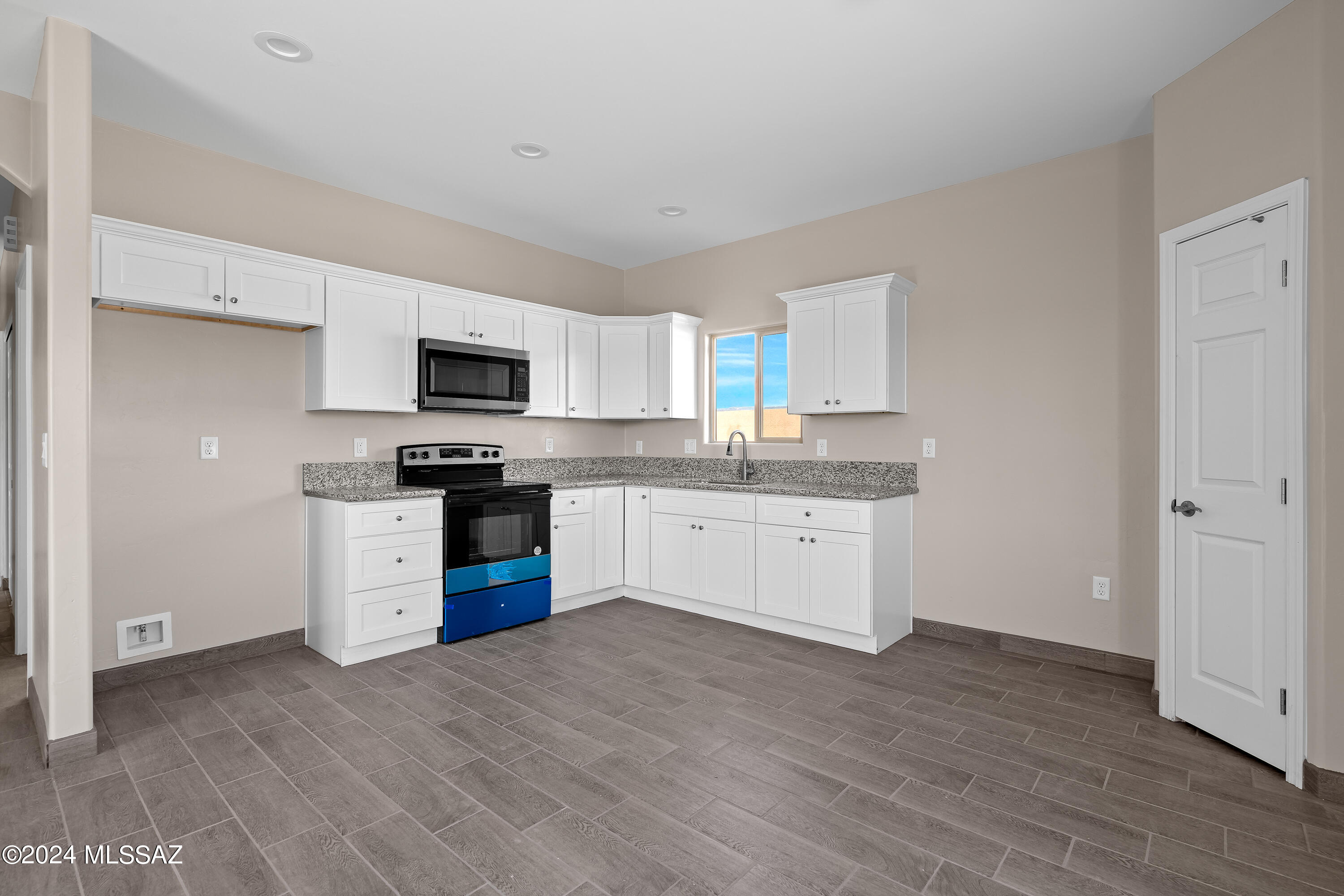 1358 N Apache Drive