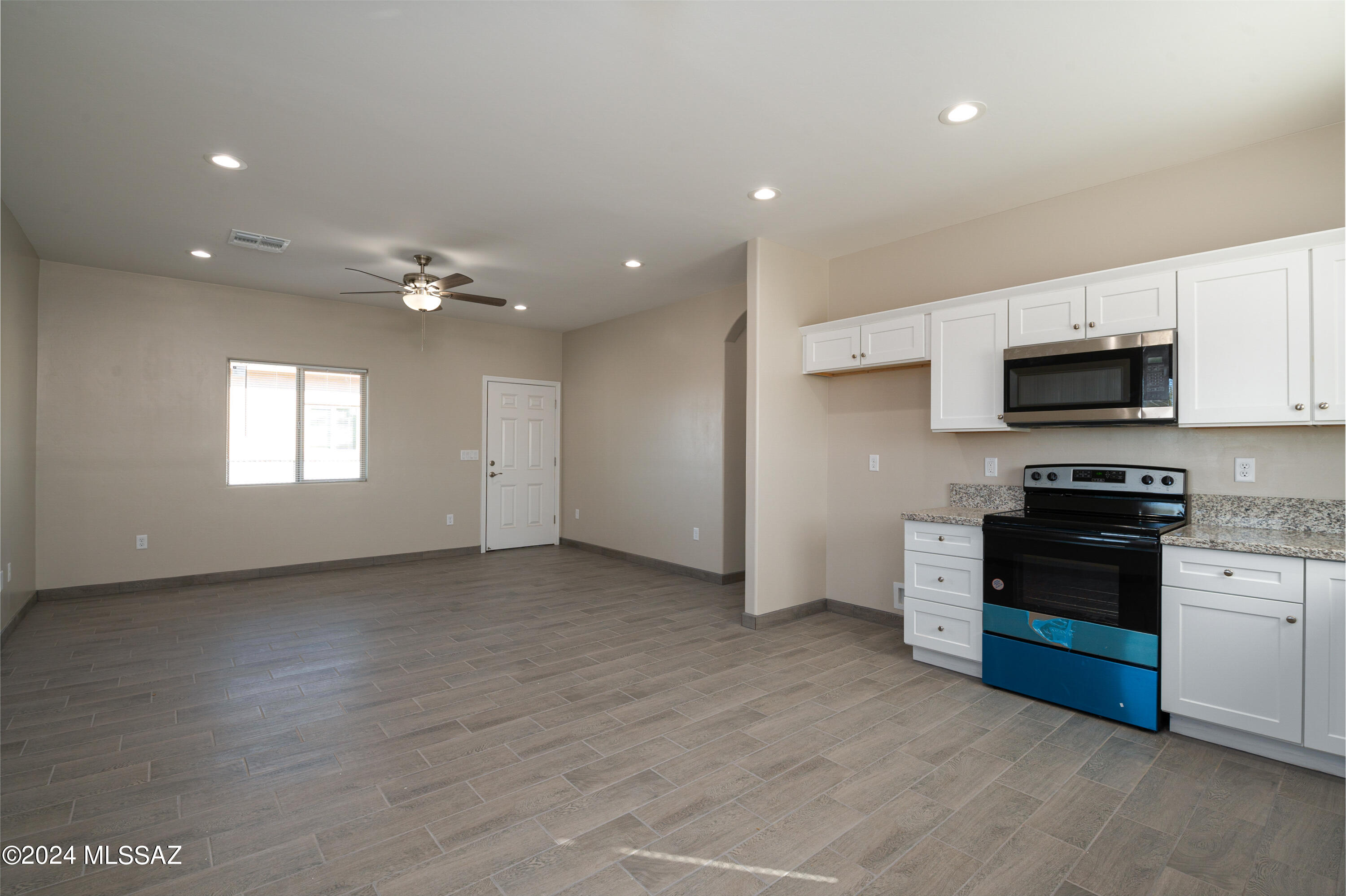 950 W Silverlake Road