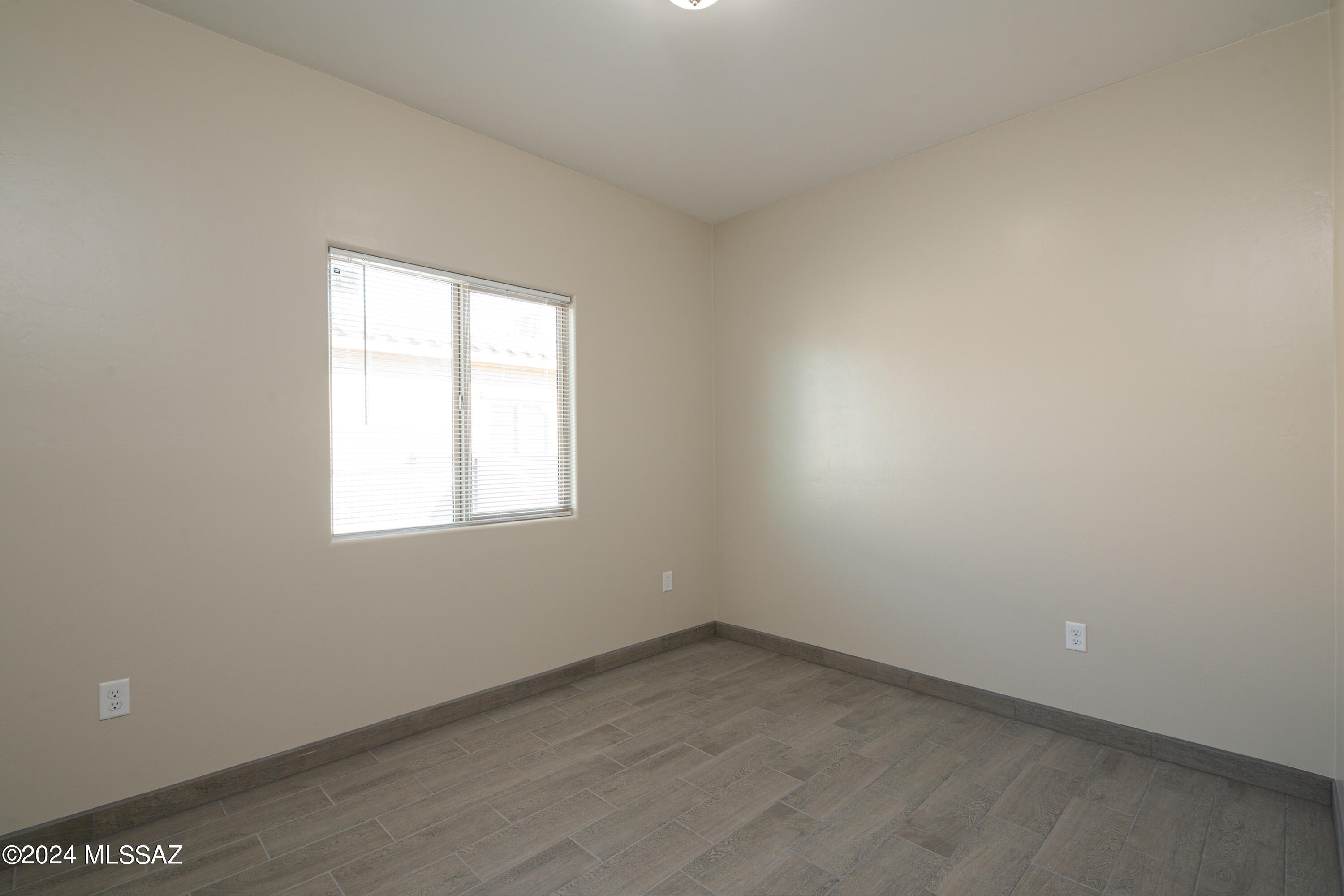 950 W Silverlake Road