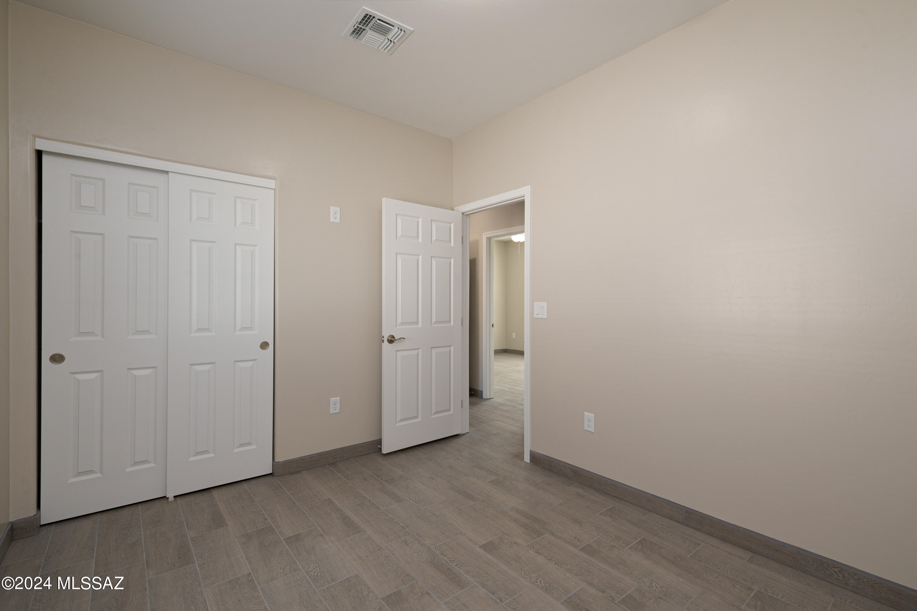 950 W Silverlake Road