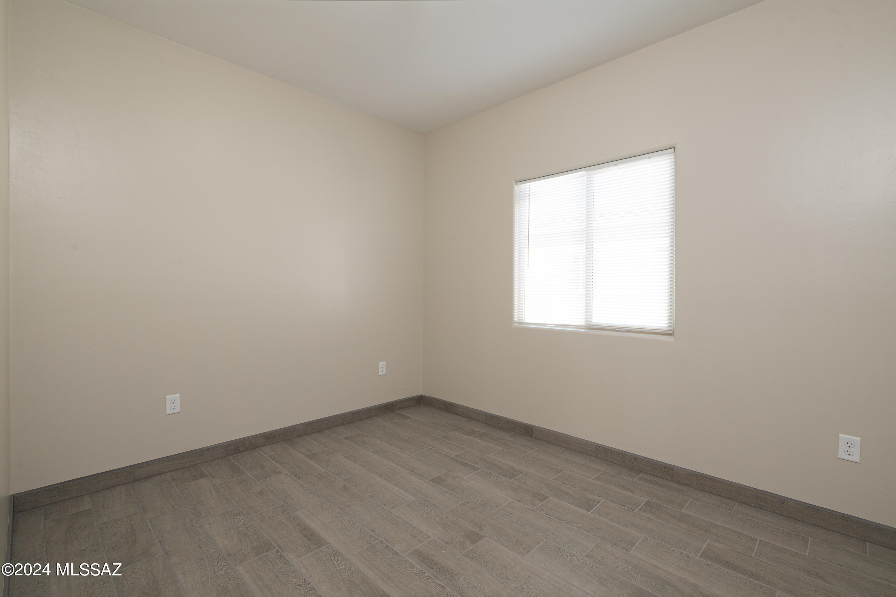 950 W Silverlake Road