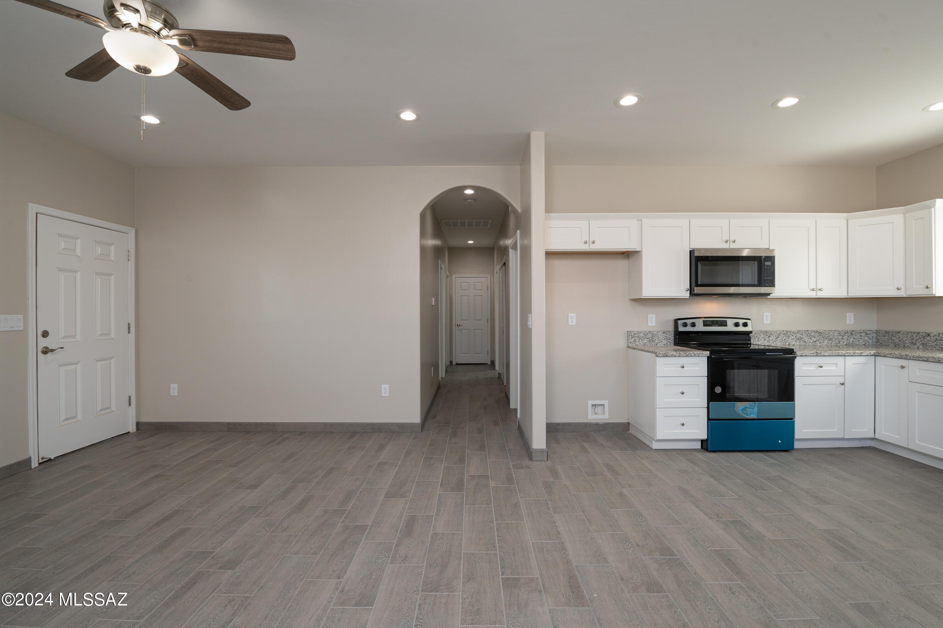 950 W Silverlake Road